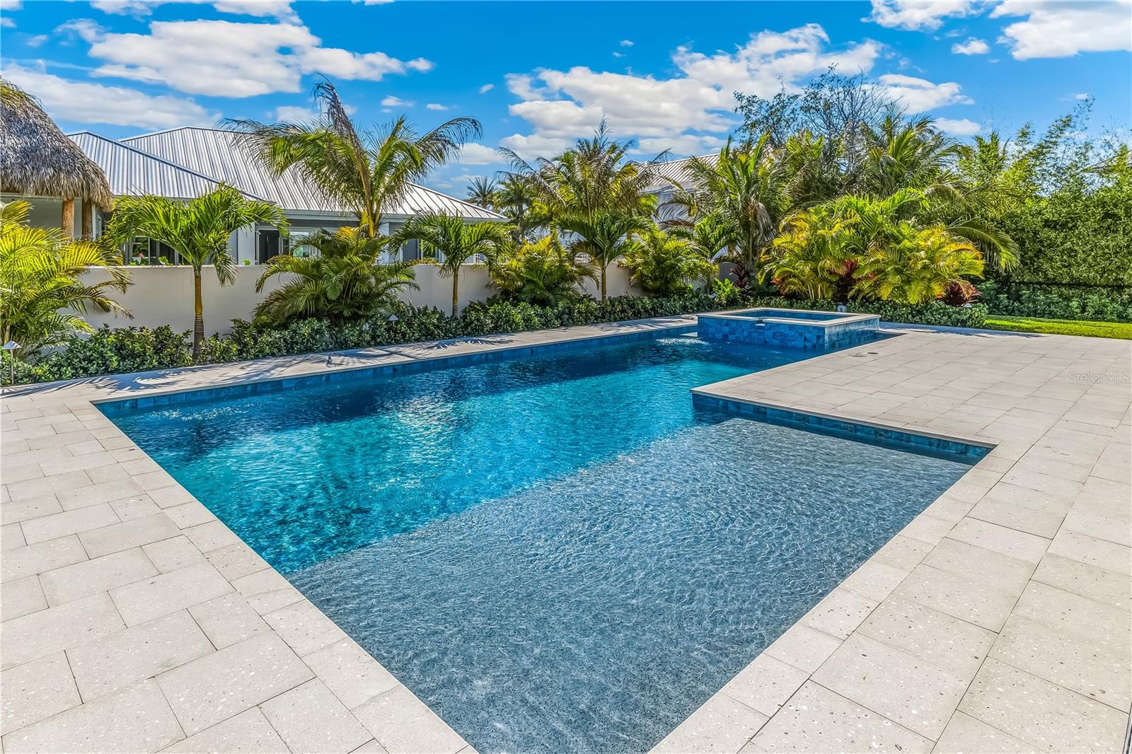 D6149211 Property Photo