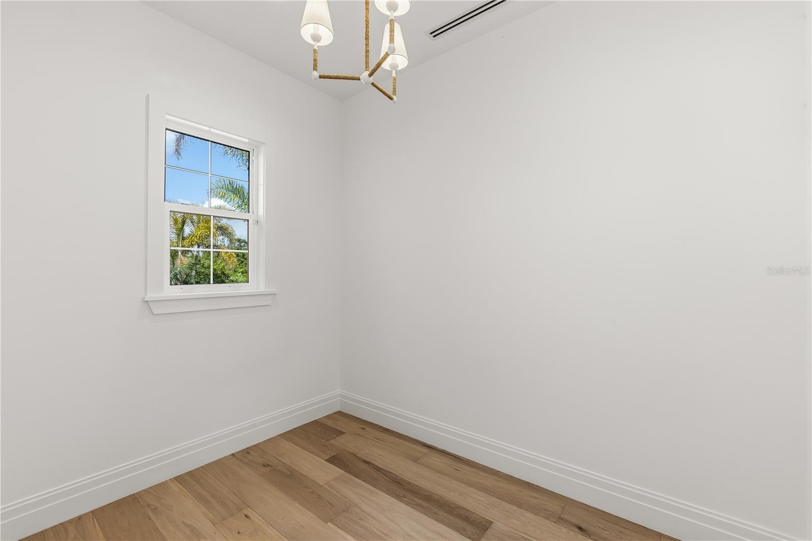 D6149211 Property Photo