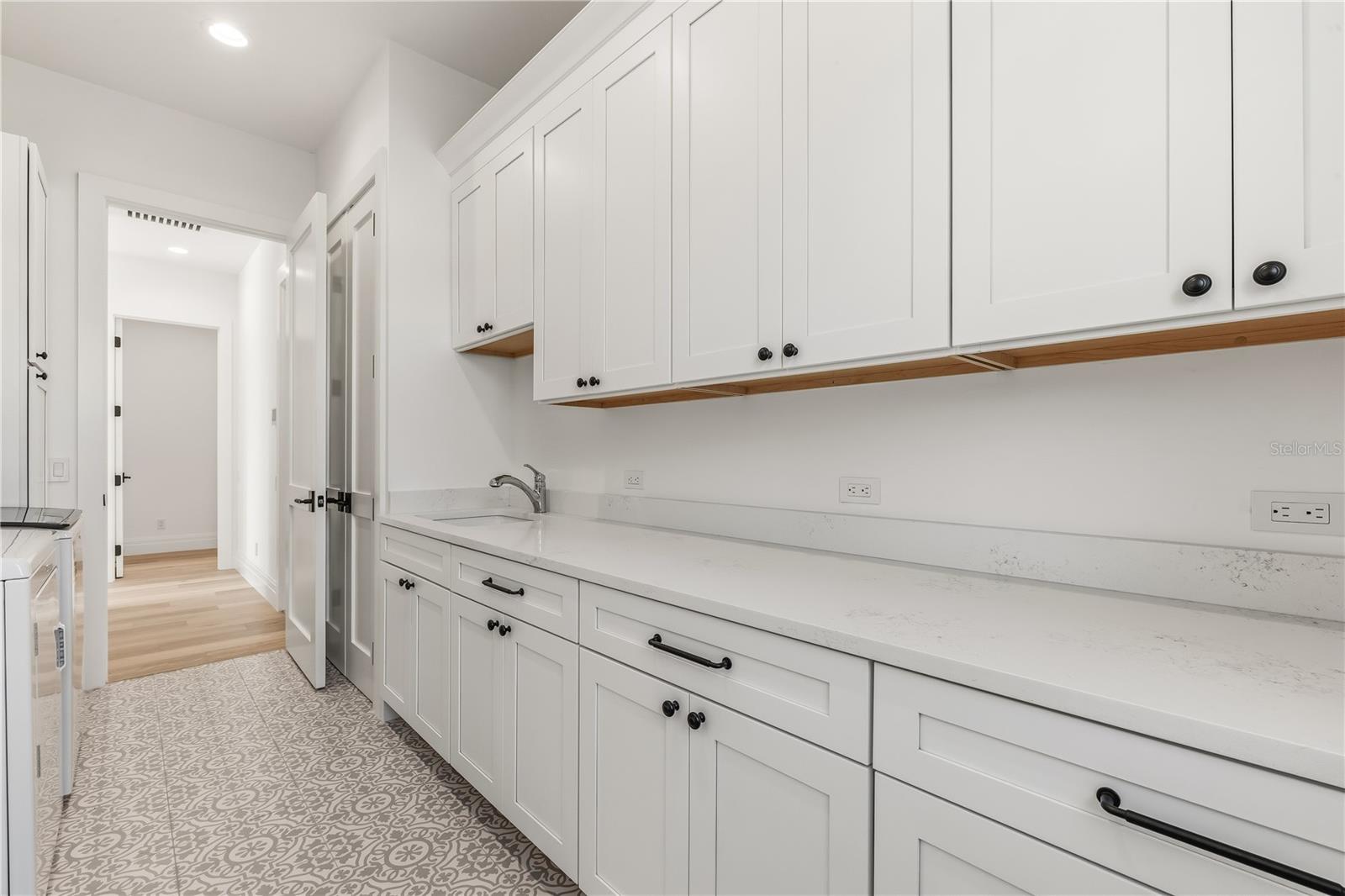 D6149211 Property Photo