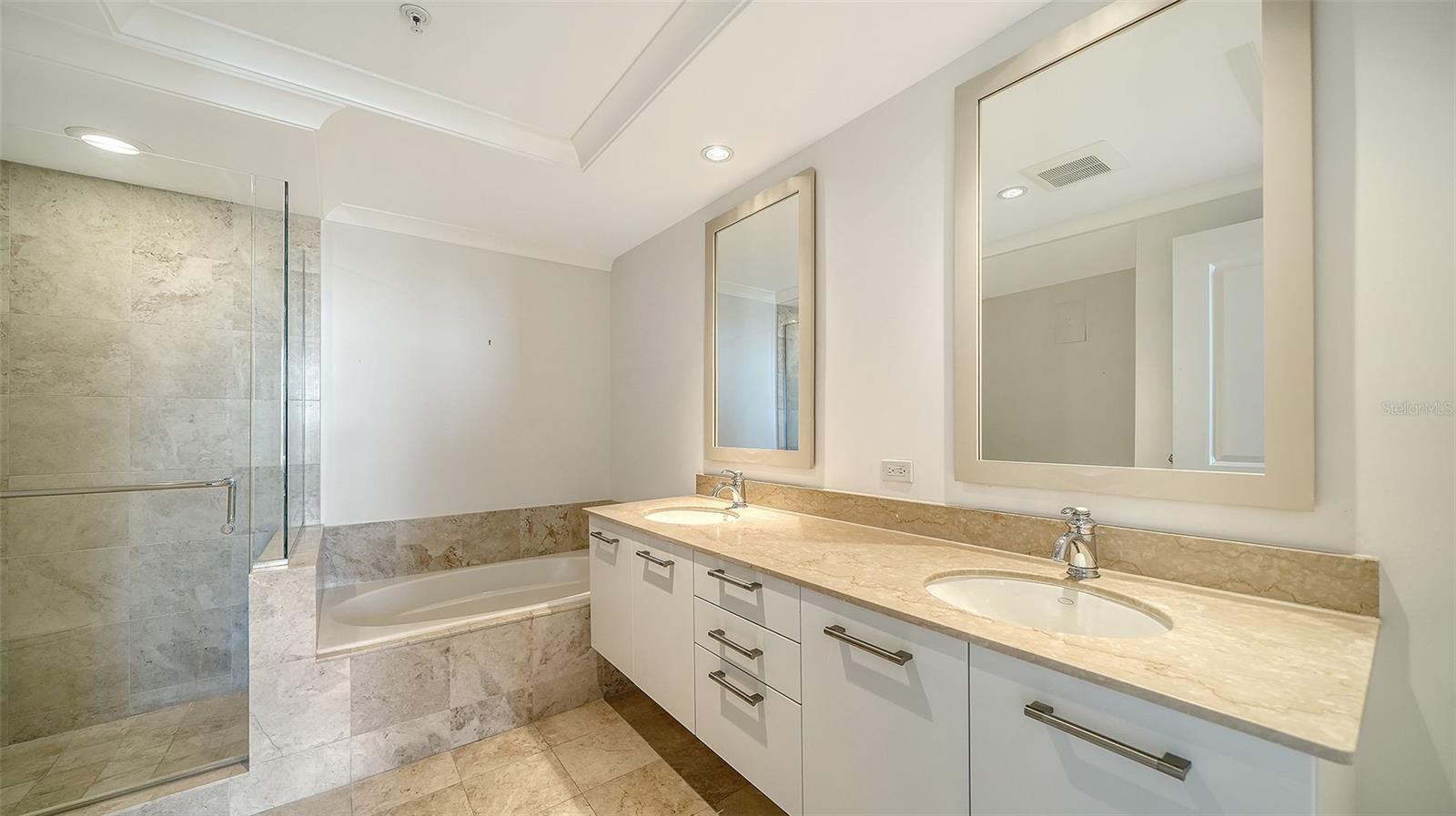 A4710161 Property Photo