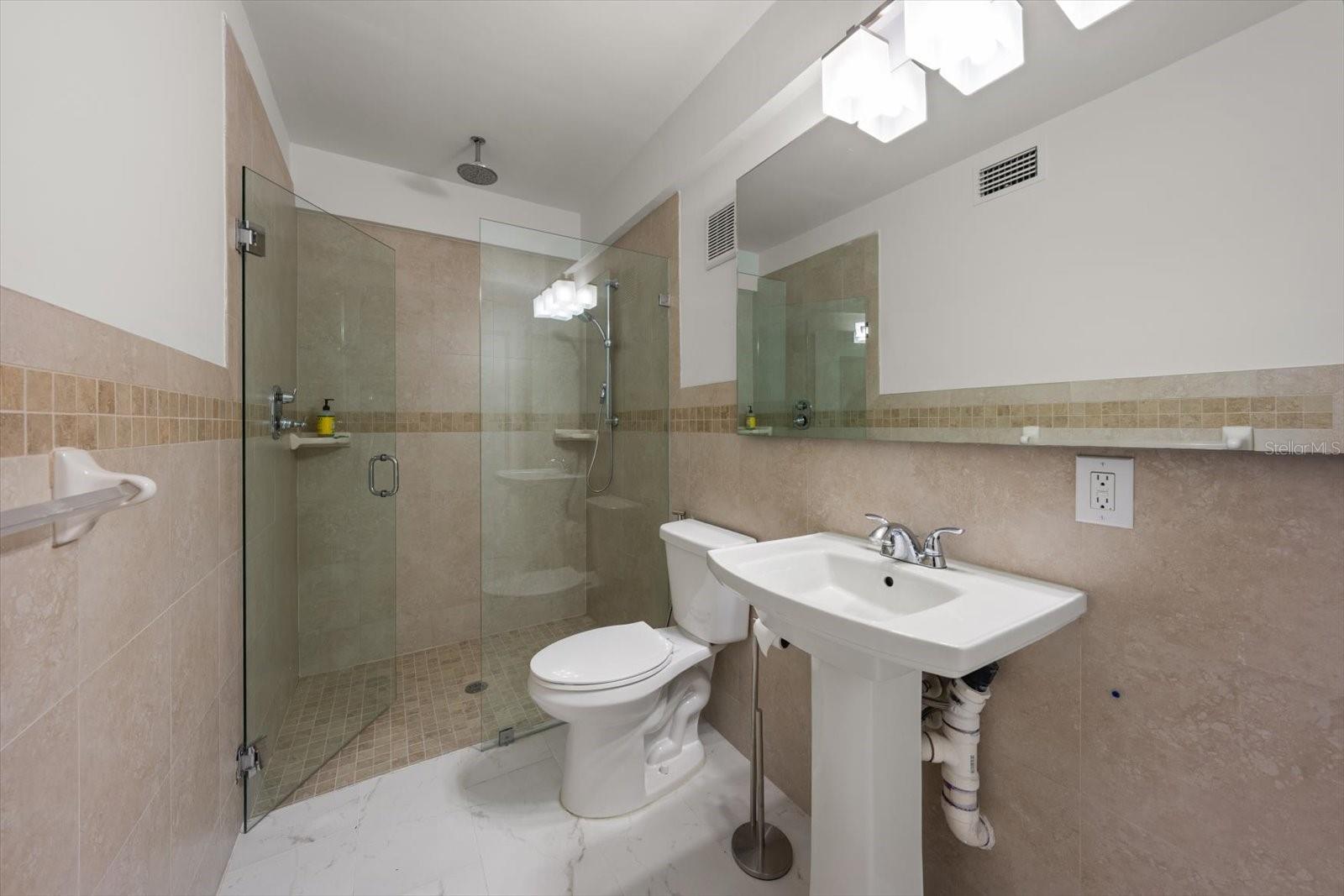 TB8559596 Property Photo