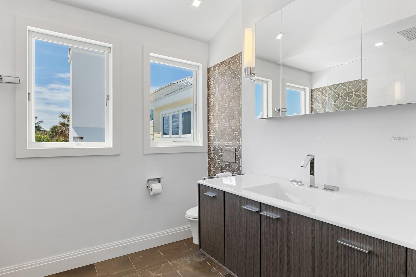 D6149259 Property Photo