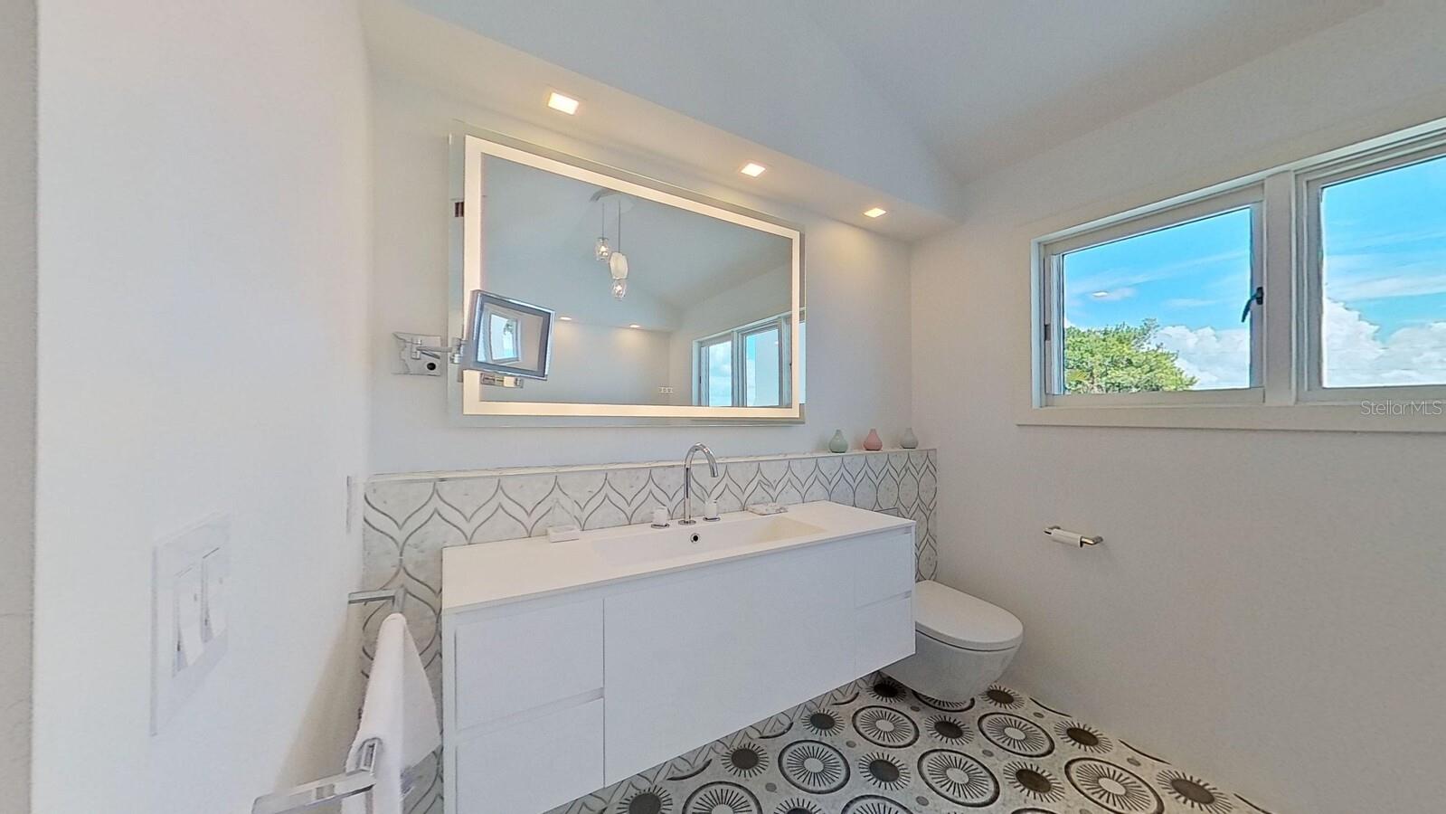 D6149259 Property Photo