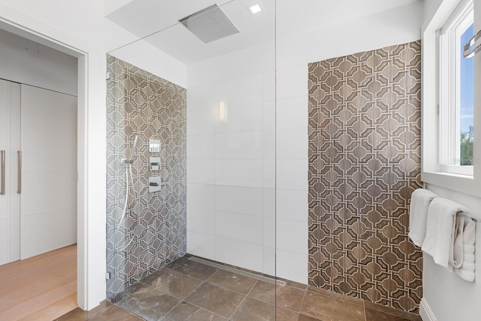 D6149259 Property Photo