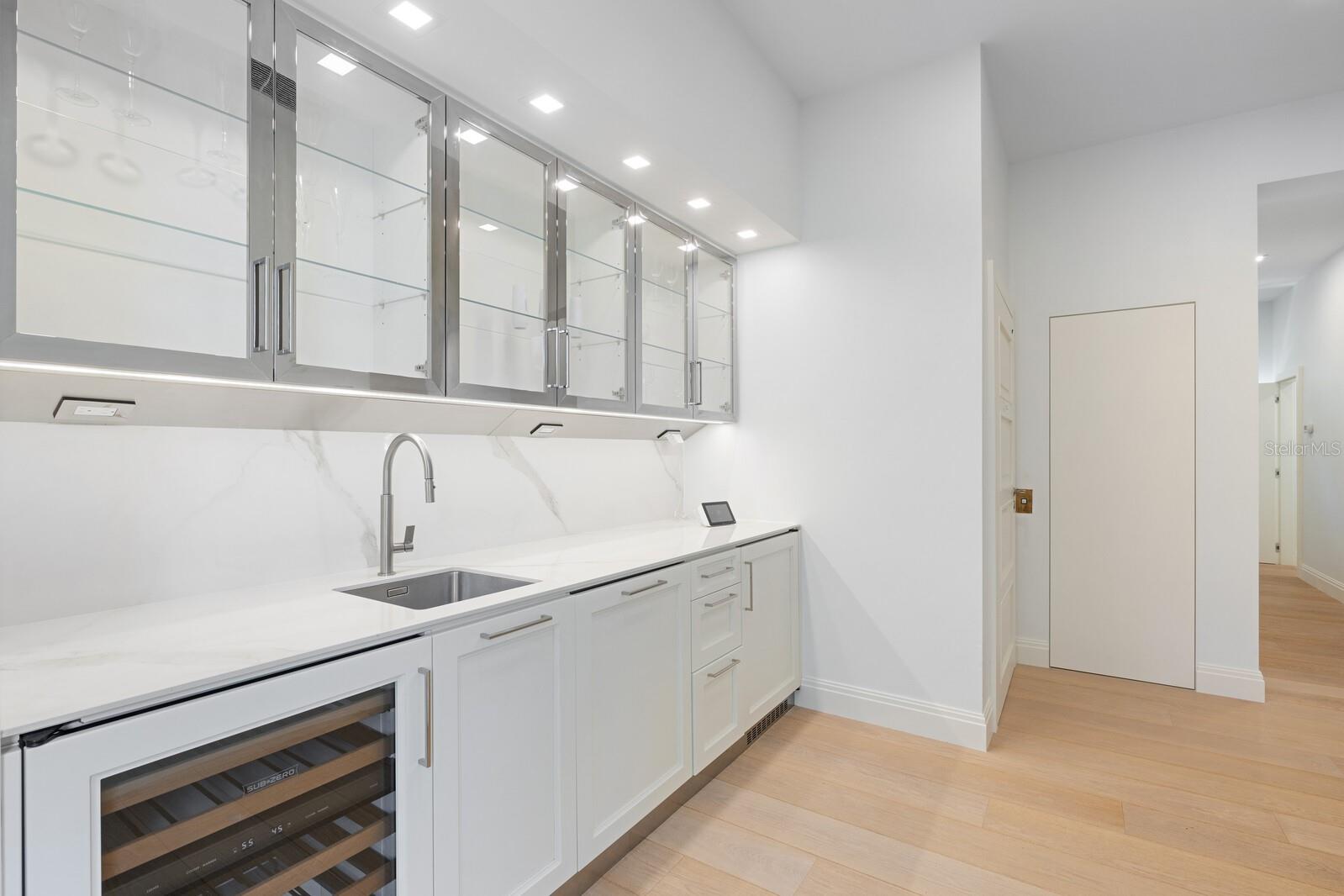 D6149259 Property Photo