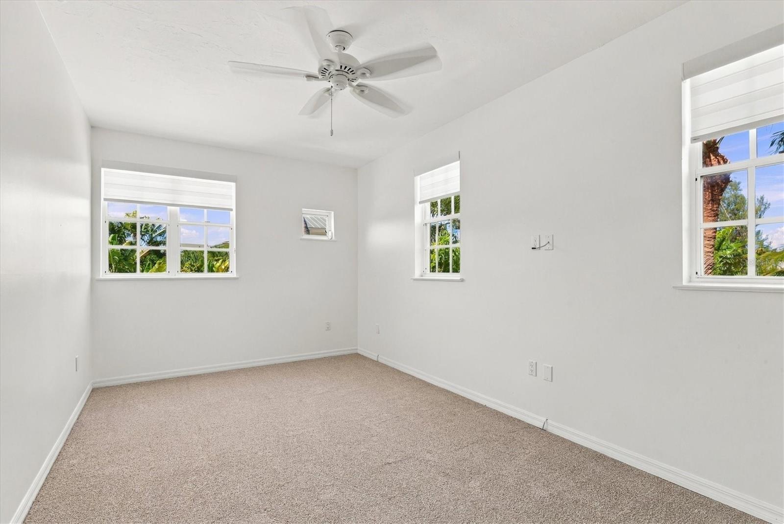 D6149303 Property Photo