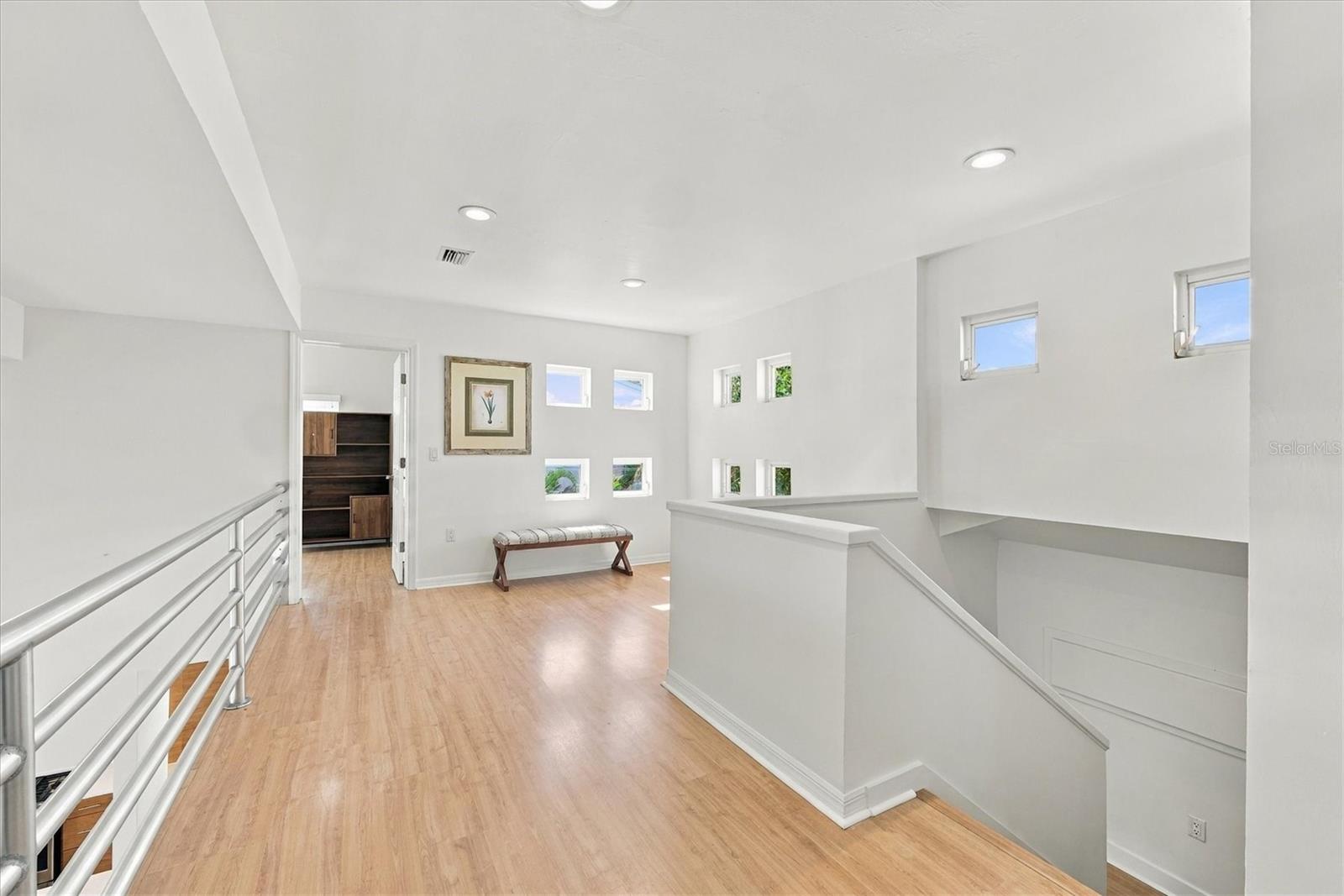 D6149303 Property Photo