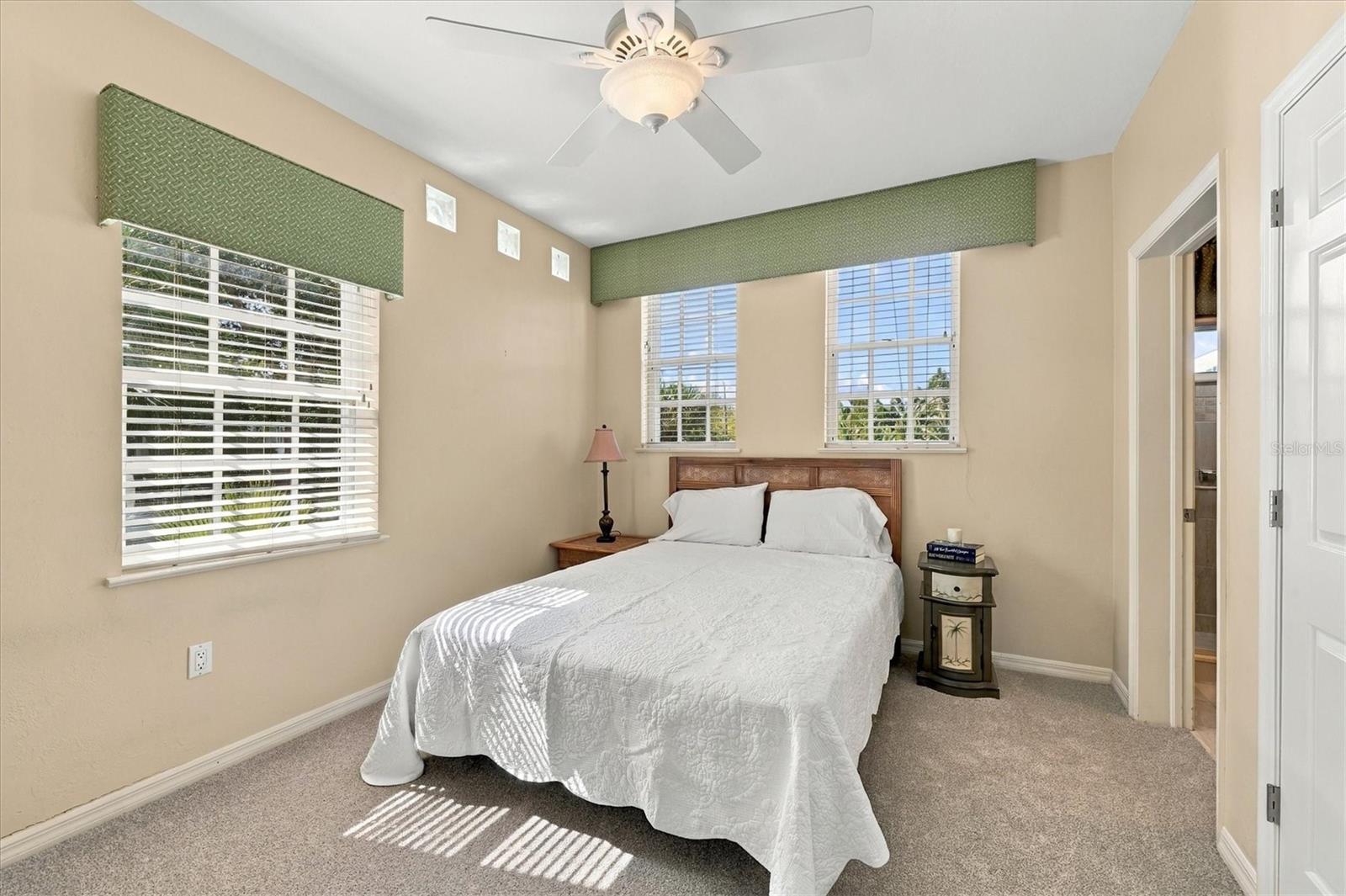 D6149303 Property Photo