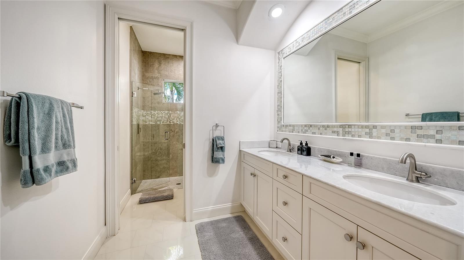 A4710584 Property Photo