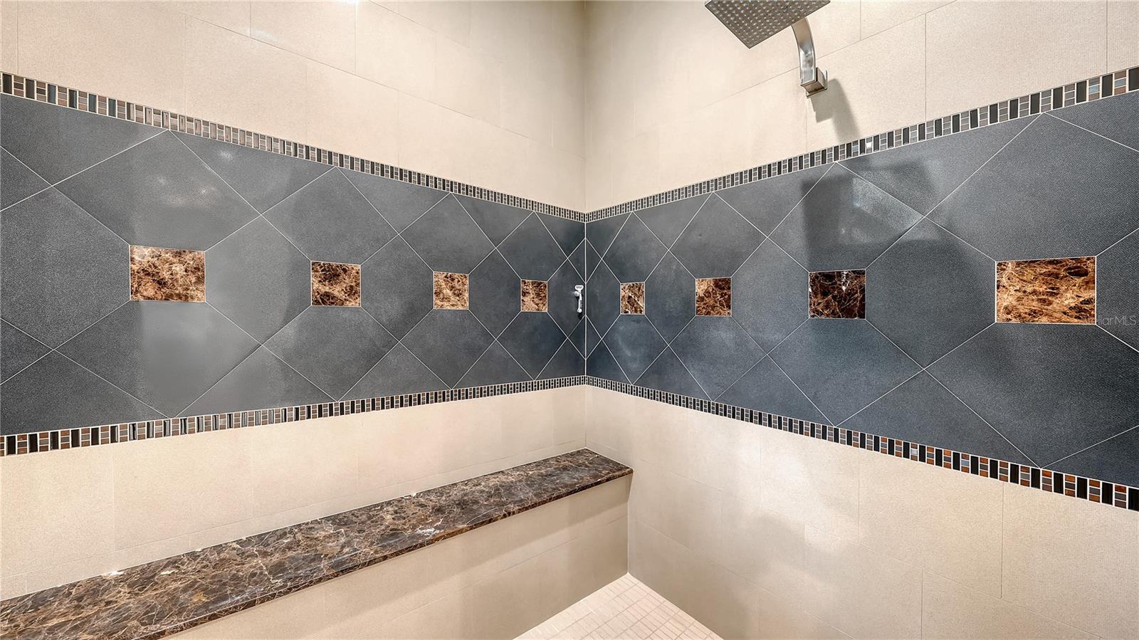 A4710584 Property Photo