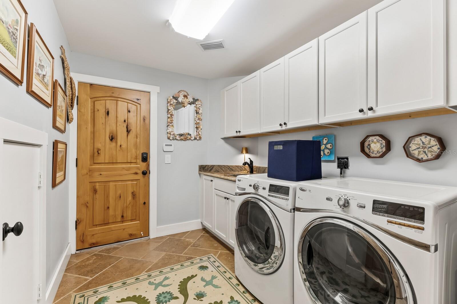 D6149332 Property Photo